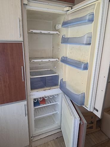 Ev üçün mebel: Soyuducu xaladenik satılır 130 manata. ümumi şkafı istəyən olsa onuda — 2