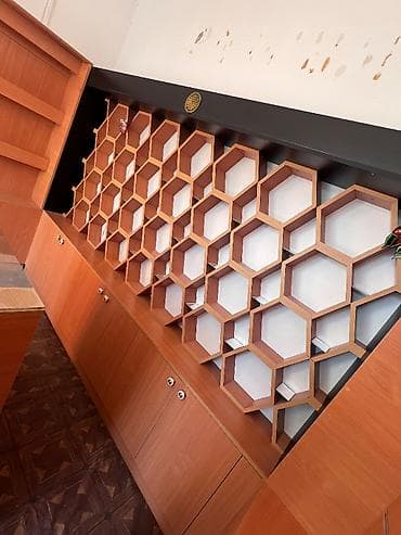 Rəf vitrinləri: Mağaza vitrini və masa satılır. 3 hissədən ibarət mağaza vitrini və — 3