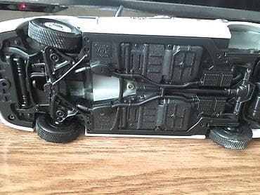 mini disk: Maket avtomobil – qara sedan model - Miqyas: təxmini 1:18 ölçülü — 3