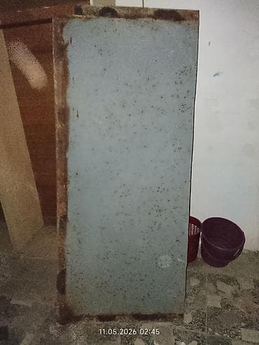 dəmir listlərin qiyməti: 180*78 ölçüsü. təmiz 6liqdi bir üzü naxişli. qiymətin bilmirəm — 2