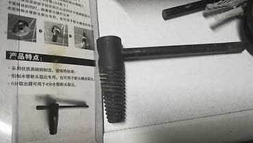 usta aleti: Sınmış rezba açan — 1