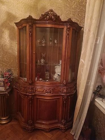 Klassik üslubda bəzədilmiş vitrin-bufet - Material: Masif ağac (taxta