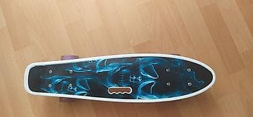 CD, DVD disklər və kassetlər: 4 tekerli skeytbord goy rengdedir ustunde seklet sekli var 4 tekerli — 4