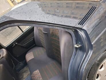 s class güzgüləri: Mercedes-Benz 190 (W201) sedan Əsas xüsusiyyətlər: - Kuzov: 4 qapılı — 3