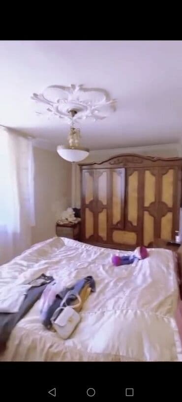 Qarajlar: Bakı, 3-cü mikrorayon, 2 otaqlı, Köhnə tikili, m. Memar Əcəmi, 70 kv. m — 2