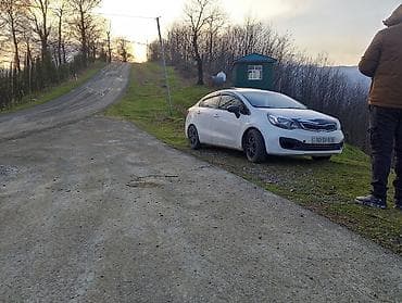 Kia Rio: 1.4 l | 2012 il Sedan