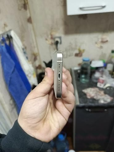 Məhsul: Smartfon (şəkildəki model, şampan/qızılı rəngli korpus)