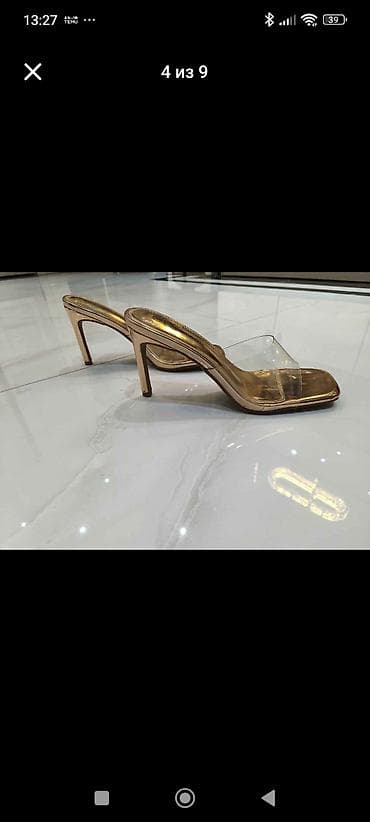 qızılı ayaqqabı: Qızılı rəngli, şəffaf qayışlı qadın topuklu terlik/müller.Dubai-den — 3