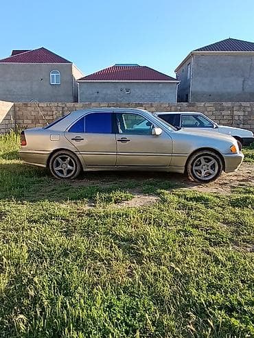kub 50 cc: Mercedes-Benz C-Class: 2.3 l | 1998 il Sedan — 2