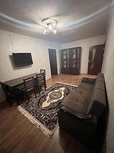 Nizami rayonu, Neftçilər metrosunun yanında, köhnə tikili, 5 mərtəbəli