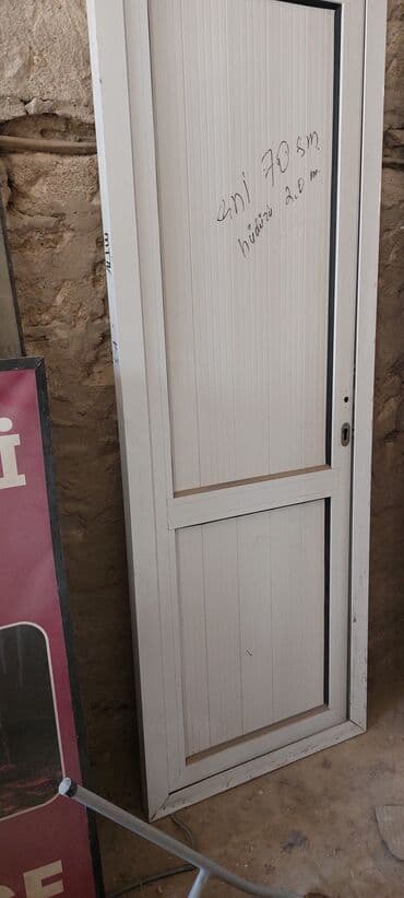islenmis qapi pencere: Aliminum 4 ədəd qapıdır ölçülər üstündə qeyd olunub biri 40 m — 1