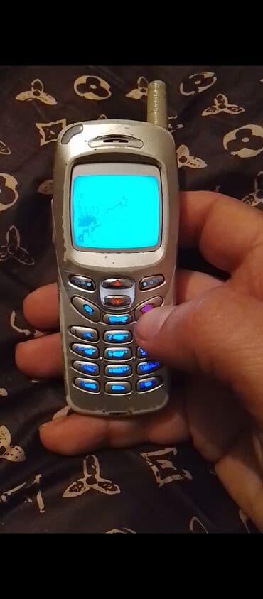 panasonic m 3000: Samsung F510, 2 GB, rəng - Boz, Düyməli — 4