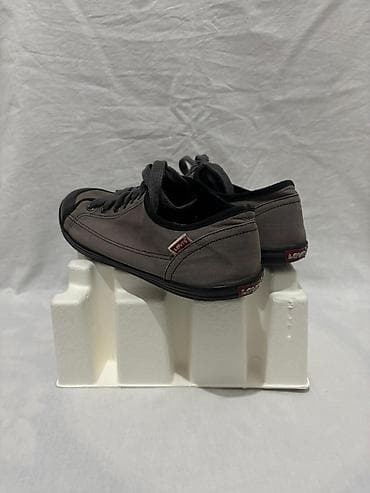 Levi’s kişi krossovkası - Model: Aşağı boğazlı (low-top) Levi’s — 2