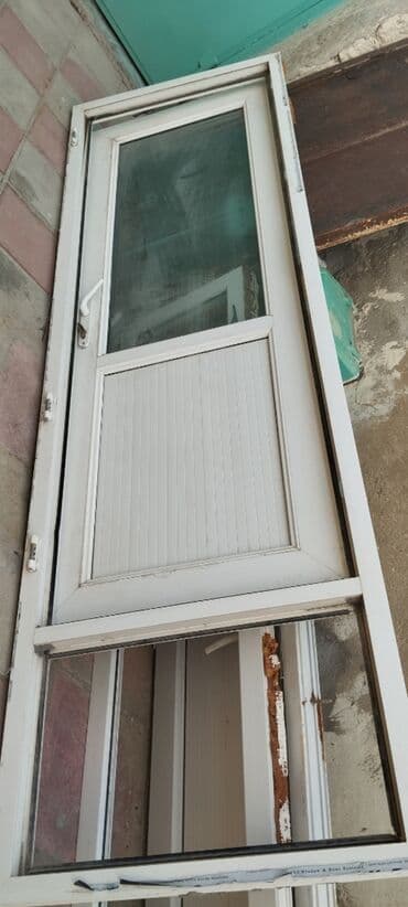 PVC qapı və pəncərə bloku - Material: ağ rəngli PVC profil - Qapı