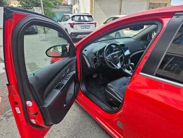turbo az qız maşınları: Chevrolet Cruze sedan – parlaq qırmızı rəngdə, şəhər üçün dinamik və — 15