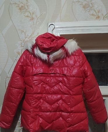 Qız uşağı üçün balonka az geyinilmiş parlaq qırmızı rəngli