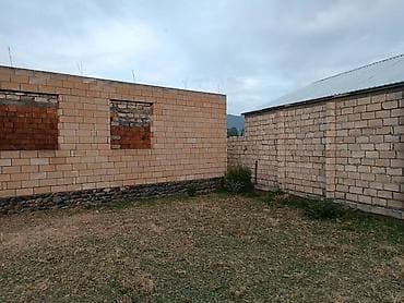kiridit: Satılır: yarımçıq tikili və həyətyanı sahə Balakən rayonunda mərkəzdə — 2