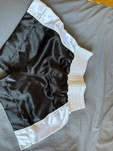 is geyimi: Everlast boks şortu. Qara-ağ rəng kombinində hazırlanmış idman şortu — 2