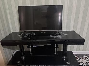 panel radiator: Silvaiki LED televizor + şüşə TV stendi - Ekran: təxminən 32–40 düym — 2