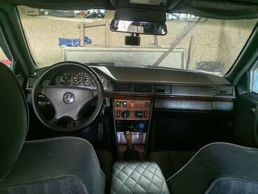 yaris masini: Mercedes-Benz E 230: 2.3 l | 1992 il Sedan — 9