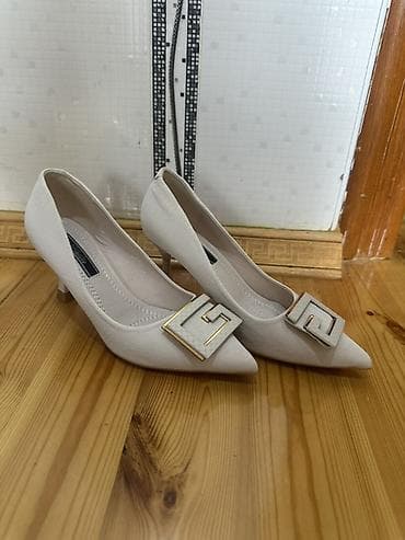 70 azna alinib 25 azna satilir bir defe geynilib razmer 36 — 2