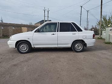 qazel yuk maslnl: Ağ rəngli sedan. Texniki və xarici xüsusiyyətlər: - 4 qapı, 5 yerlik — 2