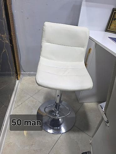 Мебель: Bar stulu – ağ rəngdə, metal xrom ayaqlıq və dairəvi dayaq bazası ilə — 1
