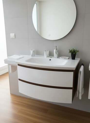 Bu, hamam otaqları üçün nəzərdə tutulmuş, ağ rəngli, divara bərkidilən