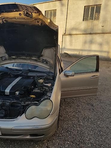 mercedes benz c class 2000: Mercedes-Benz C 240: 2.4 l | 2001 il Sedan — 4