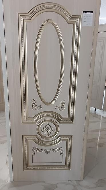 yeni il qapi bezekleri: Klassik dizaynlı daxili qapılar – dekorativ oyma və şüşə insertli — 2