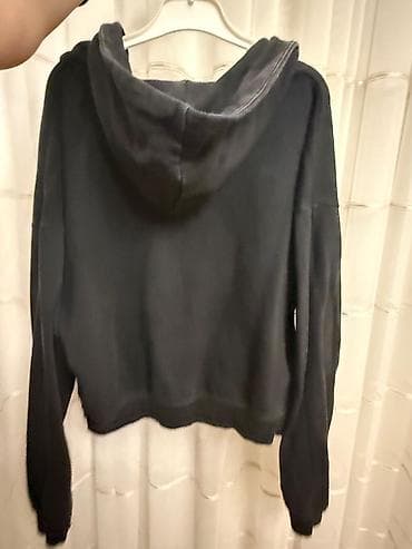 kişi svitşotları: Jaket ve t-shirt her ikisi 8 azn-dir. T-shirt S jaket ise L razmerdir — 2