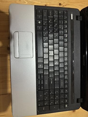 Packard Bell noutbuk Xüsusiyyətlər və dizayn: - Ekran: təxminən 15.6" — 2