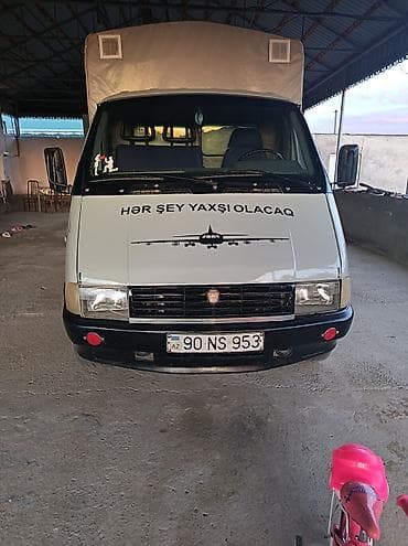 qaz 69: GAZ “Qazel” yük maşını, tentli yük bölməsi ilə. Şəkillərdə ağ rəngli — 3