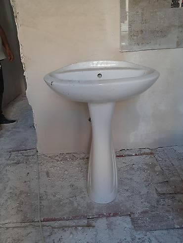 Ağ rəngli pedestal tipli hamam/lavabo çanağı - Dizayn: Oval formalı