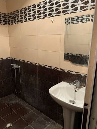 xacmazda tecili satilan evler: Bakı, 4 otaqlı, Köhnə tikili, m. Qara Qarayev, 110 kv. m — 4