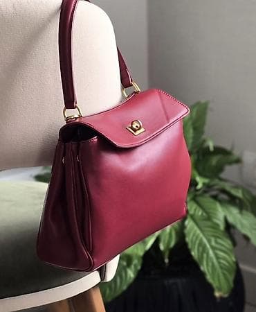 qarmon cantasi: Qırmızı çiyin çantası – klassik və zərif dizayn - Material: hamar — 2