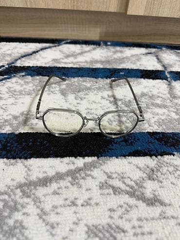 Şəxsi əşyalar: Titanium çərçivəli optik eynək - Material: yüngül və davamlı titan — 2