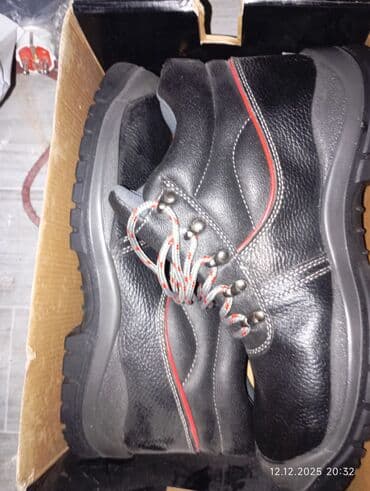 İş üçün təhlükəsizlik ayaqqabısı - Model: bağcıqlı, bileyə qədər -