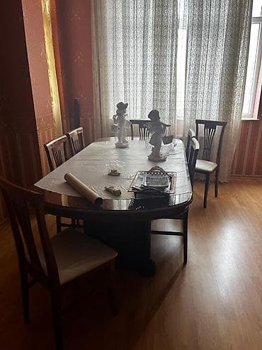 Qonaq otağı üçün, Açılan, Oval masa, 8 stul