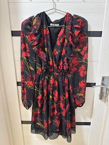 Qadın geyimləri – 4 fərqli don dəsti 1) Qara fonlu, qırmızı çiçək