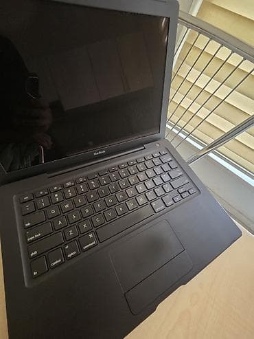 mac pudra: Apple MacBook (qara rəng, polykarbonat gövdə) – klassik model - Ekran — 2