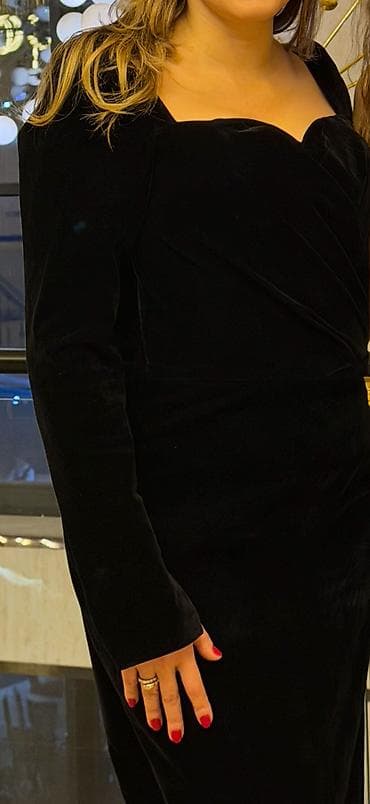 Özəl olaraq 350 azn-yə tikdirilib. L razmer. 1 dəfə geyinilib. Karset — 5