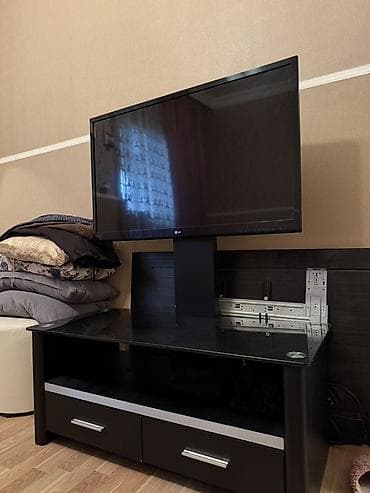 suse masa: İşlənmiş, Düz TV altlığı, Polkalı, Şüşəli — 3