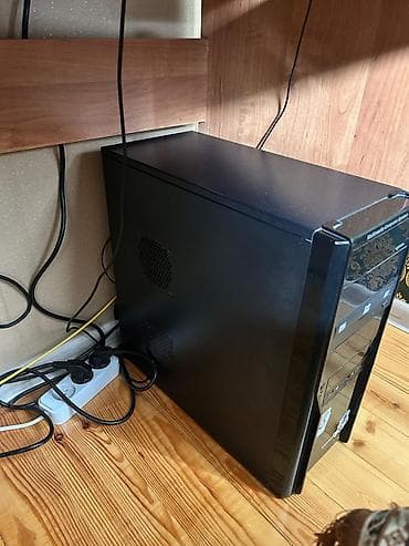 noutbuk satiram: Masaüstü kompüter seti klaviatura mouse sistem bloku monitor ekrandakı — 5