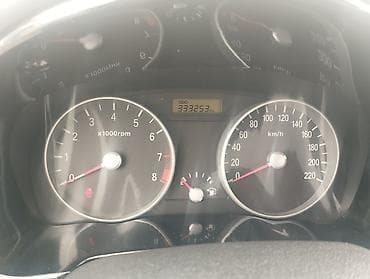 w204 salon: Kia Rio hatchback - Kuzov: 5 qapılı hatchback, gümüşü rəng - — 7