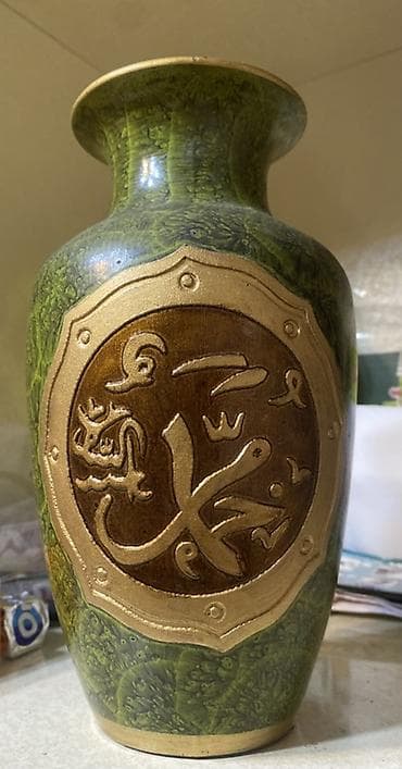 Mücrülər: Bir vaza, Keramika — 1