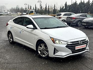 mersedes c 220: Hyundai Elantra: 2 l | 2019 il Sedan — 2