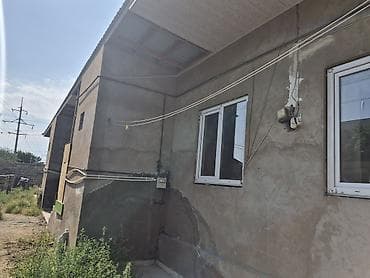 Sumqayit seheri xmistroyda dost marketin arxasinda 3dene ev satilir