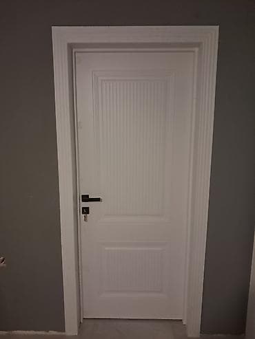 qapi celengi: Ağ rəngli daxili qapı paneli - Klasik relyefli panelli dizayn — 2