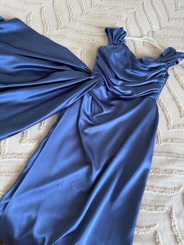 nişan donları: Ziyafət geyimi 500azn alınıb 1 dəfə geyinilib nişanda Etiketdə 40 — 6